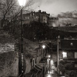Edinburgh Castle from the Vennel